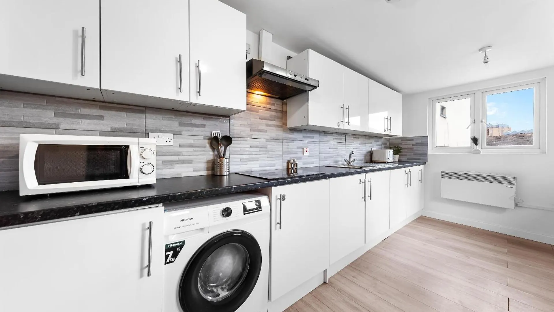 Spacious 7 Bed- High Street Location London United Kingdom